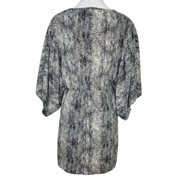 Everly Wide Sleeve V-Neck Mini  Dress - Picture 6 of 6